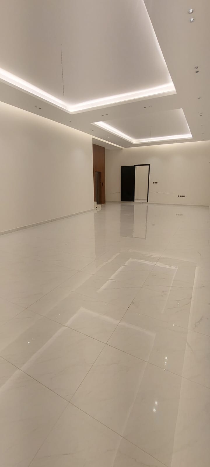 فيلا + شقتين + قبو في حي القيروان