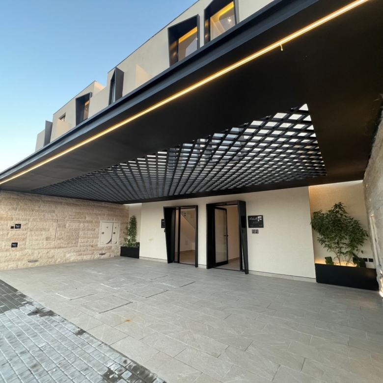 ادوار فاخرة للبيع حي العارض